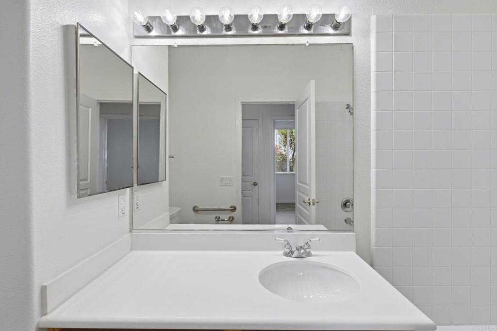 1359 Sparrow Road Carlsbad, CA 92011 - Photo 22 of 43 a bathroom with a bathtub and a sink