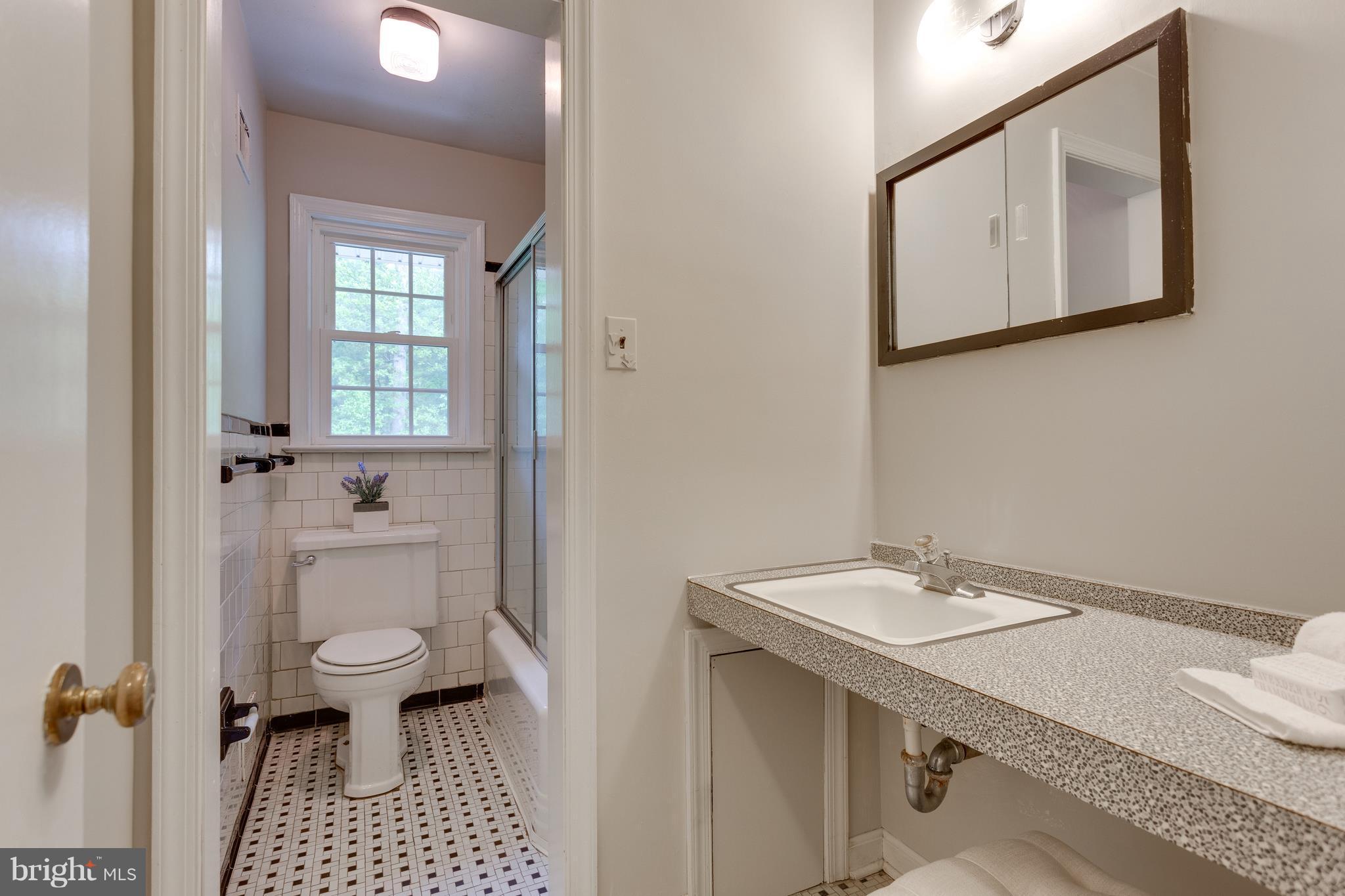 6724 Hackberry Street Springfield, VA 22150 - Photo 14 of 28 Bath
