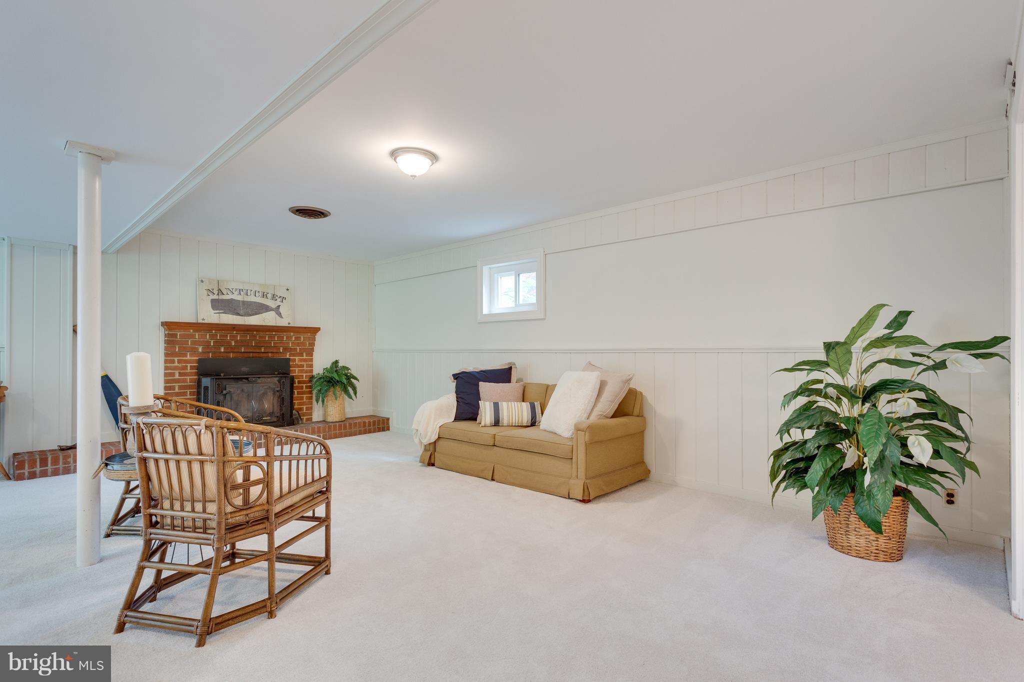 6724 Hackberry Street Springfield, VA 22150 - Photo 17 of 28 Family Room