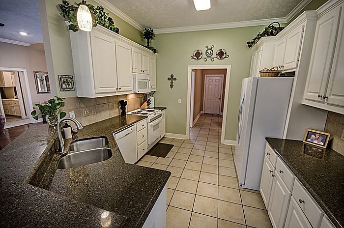 604 Overlook Point Brandon, MS 39047 - Photo 9 of 29 This kitchen offers a lot of storage