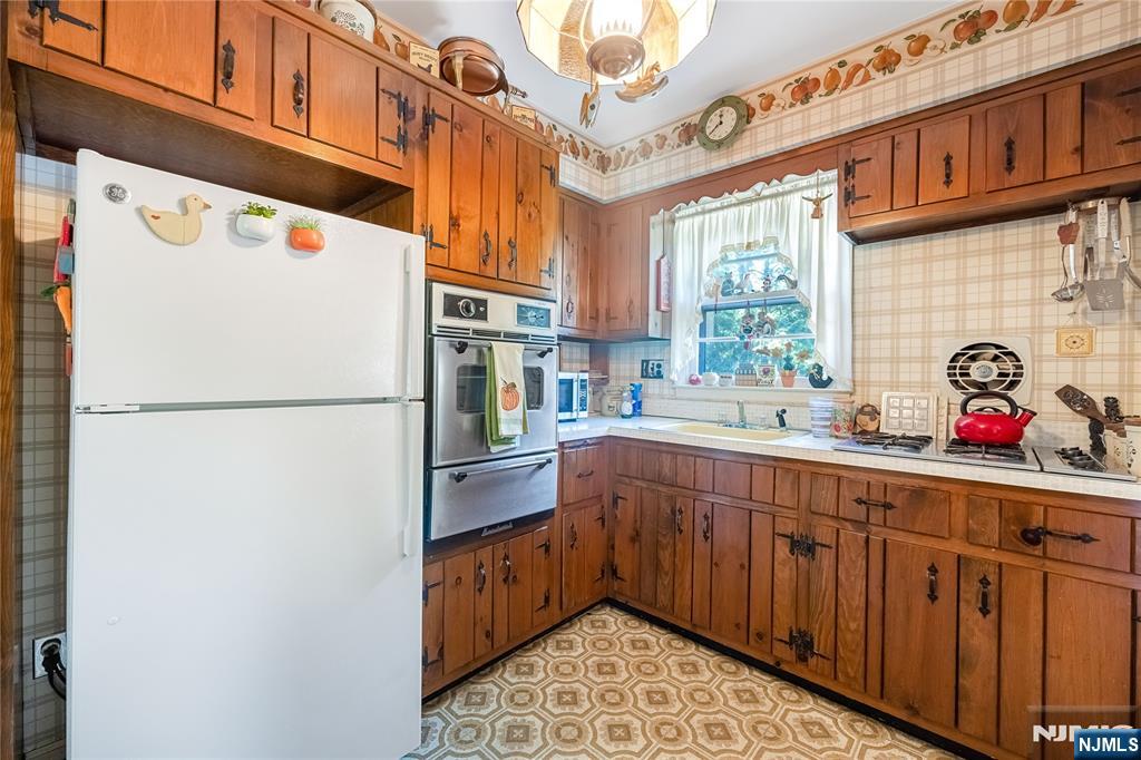 156 Cedar Avenue Hackensack, NJ 07601 - Photo 15 of 29