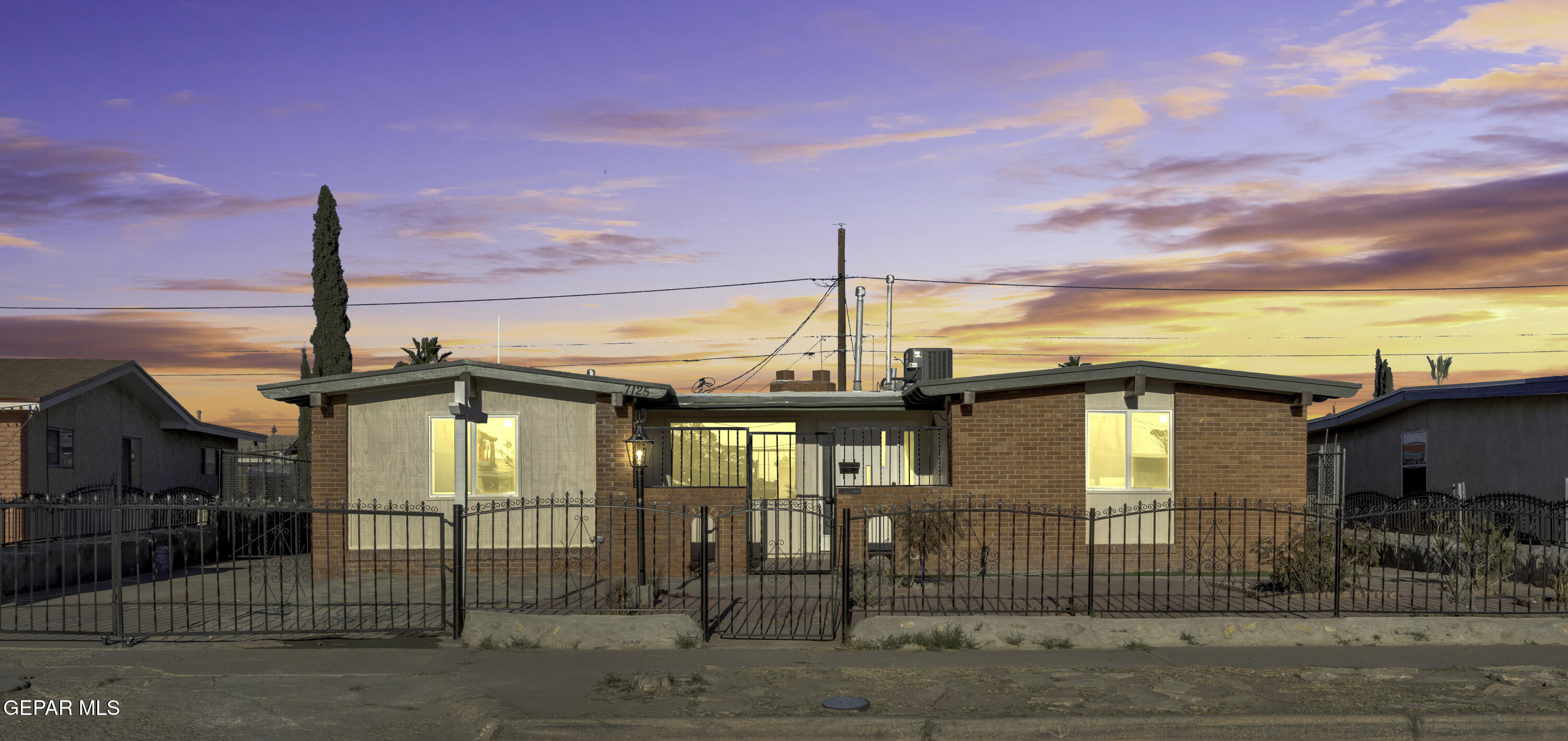 7125 Banana Tree Lane El Paso, TX 79915 - Photo 2 of 62 a front view of a house with a garden