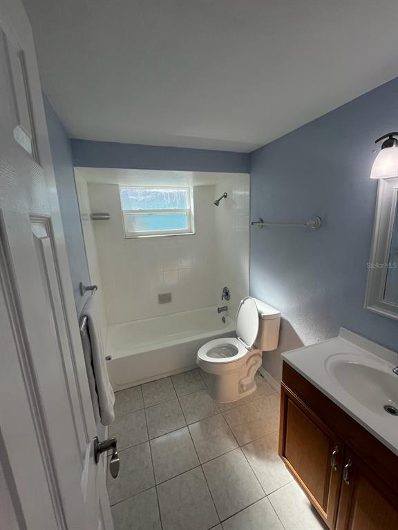 3631 Grayton Drive New Port Richey, FL 34652 - Photo 31 of 42 a bathroom with a toilet a sink and bathtub