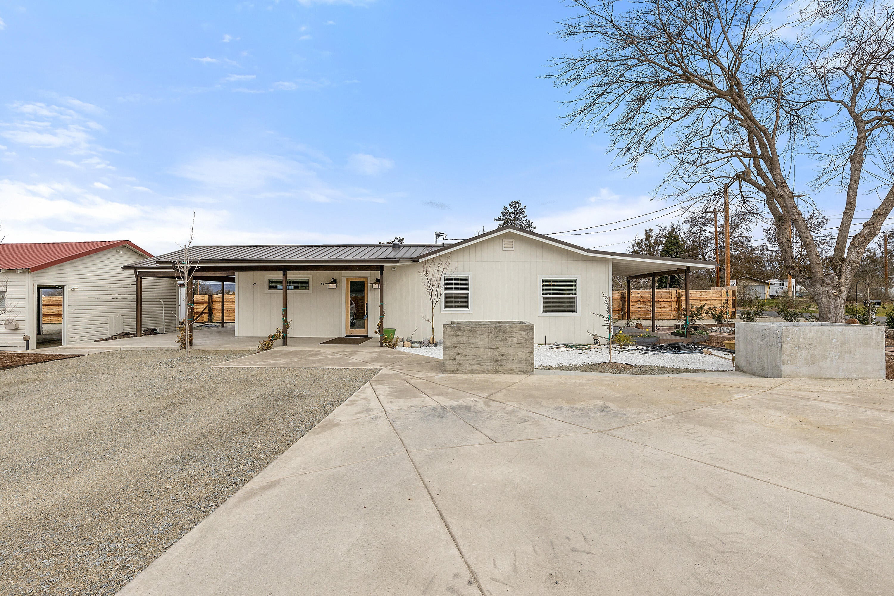 5243 Gebhard Road Central Point, OR 97502 - Photo 4 of 50 gr(1)