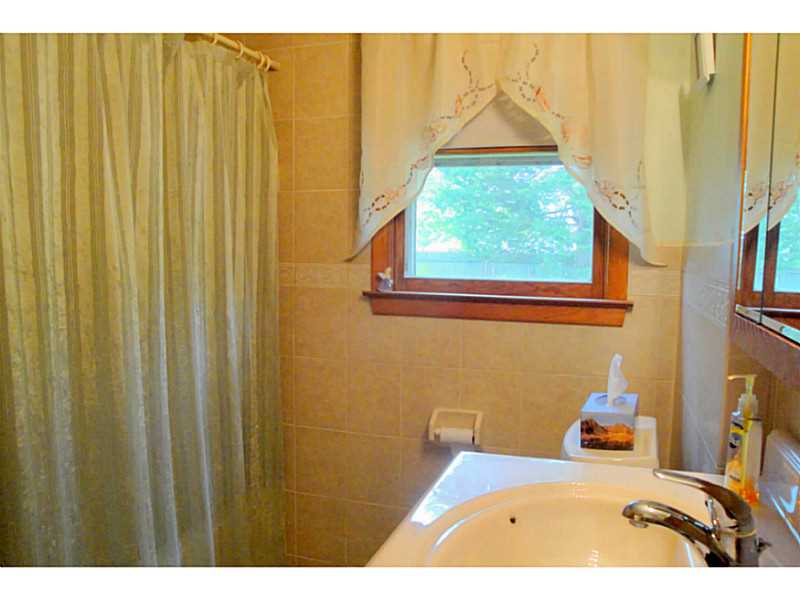 116 Kerri Lyn Road Warwick, RI 02889 - Photo 15 of 24 Bathroom.