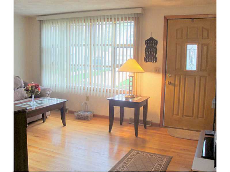 116 Kerri Lyn Road Warwick, RI 02889 - Photo 3 of 24 Living Room.