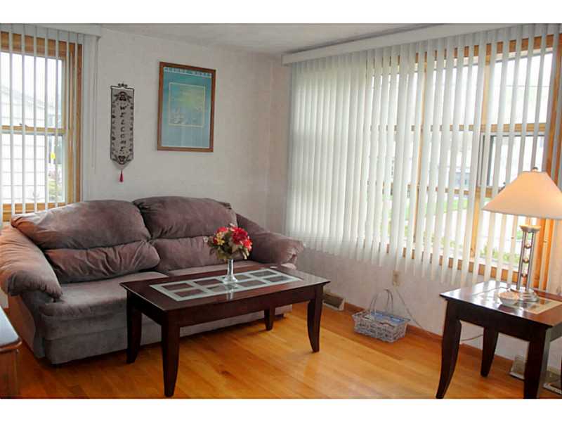 116 Kerri Lyn Road Warwick, RI 02889 - Photo 4 of 24 Living Room.