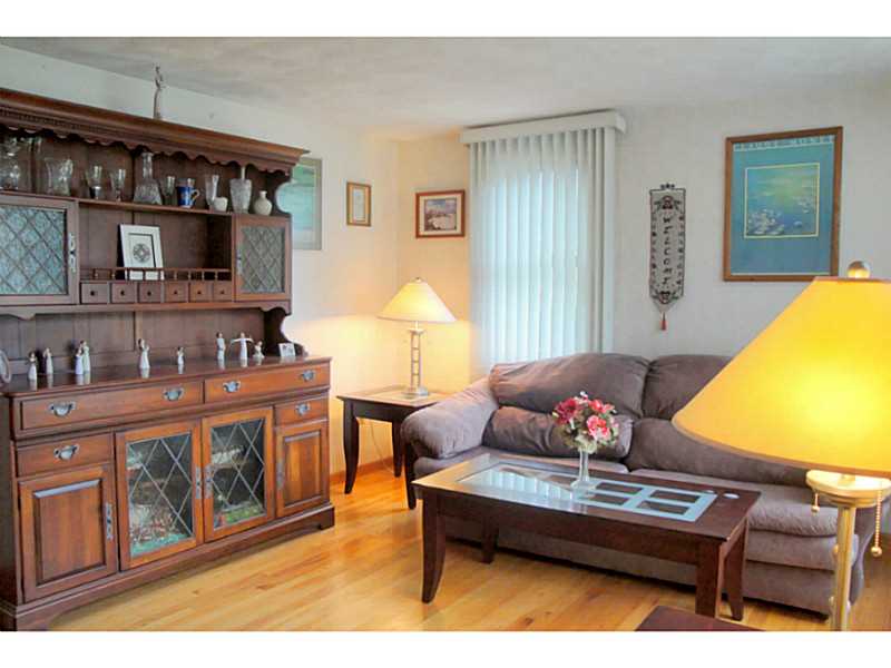 116 Kerri Lyn Road Warwick, RI 02889 - Photo 6 of 24 Living Room.