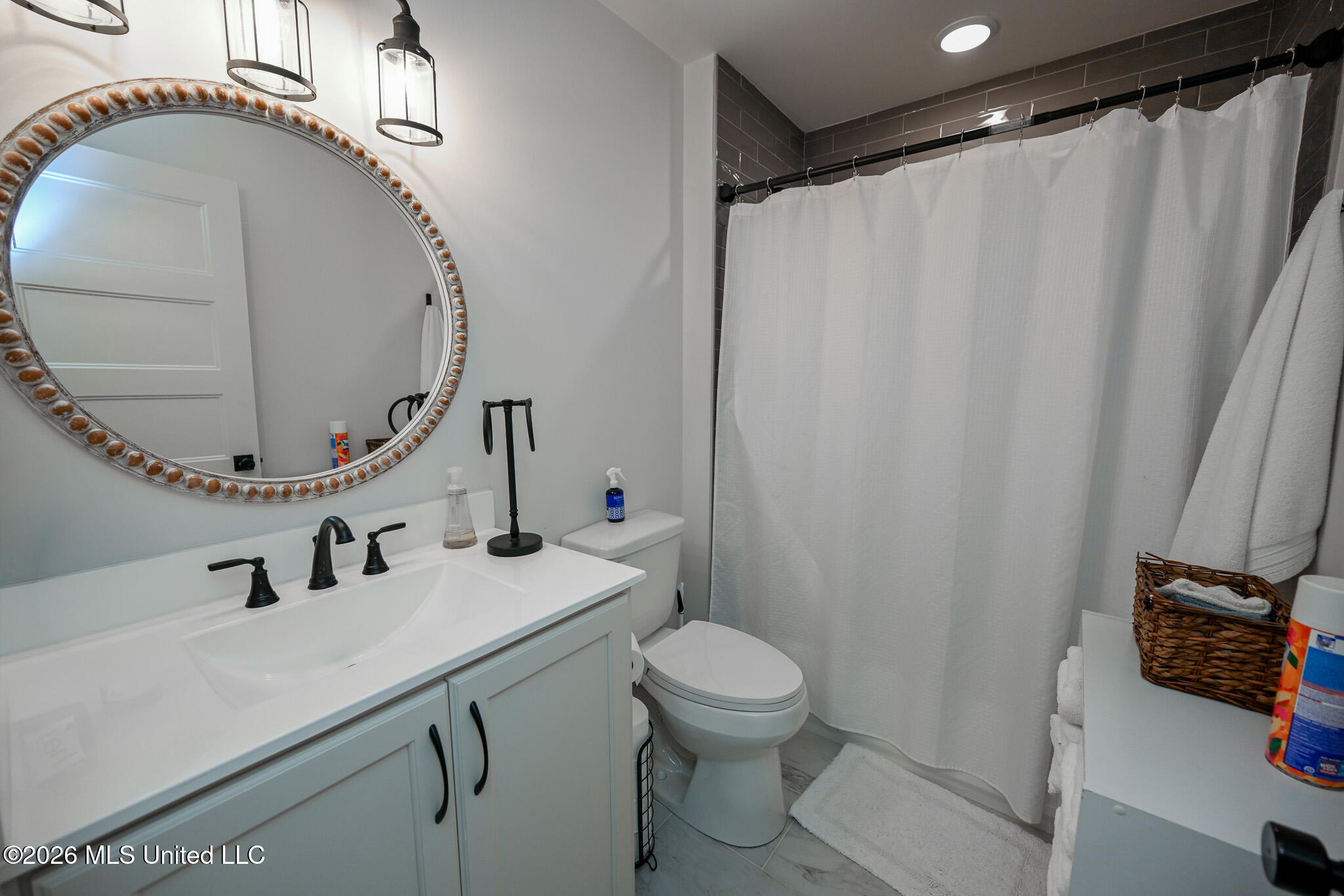 190 Vinson Road Hernando, MS 38632 - Photo 47 of 62 hall bath up