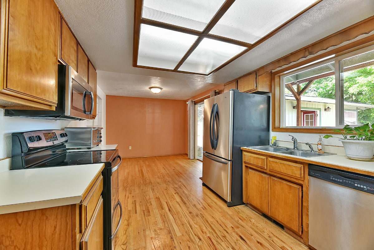 2270 Springbrook Road Medford, OR 97504 - Photo 8 of 36 8