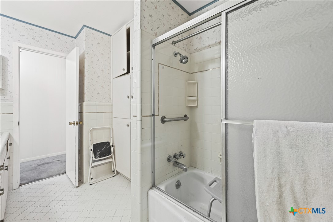3114 Pecan Drive Temple, TX 76502 - Photo 19 of 32 a bathroom with a shower and a tub