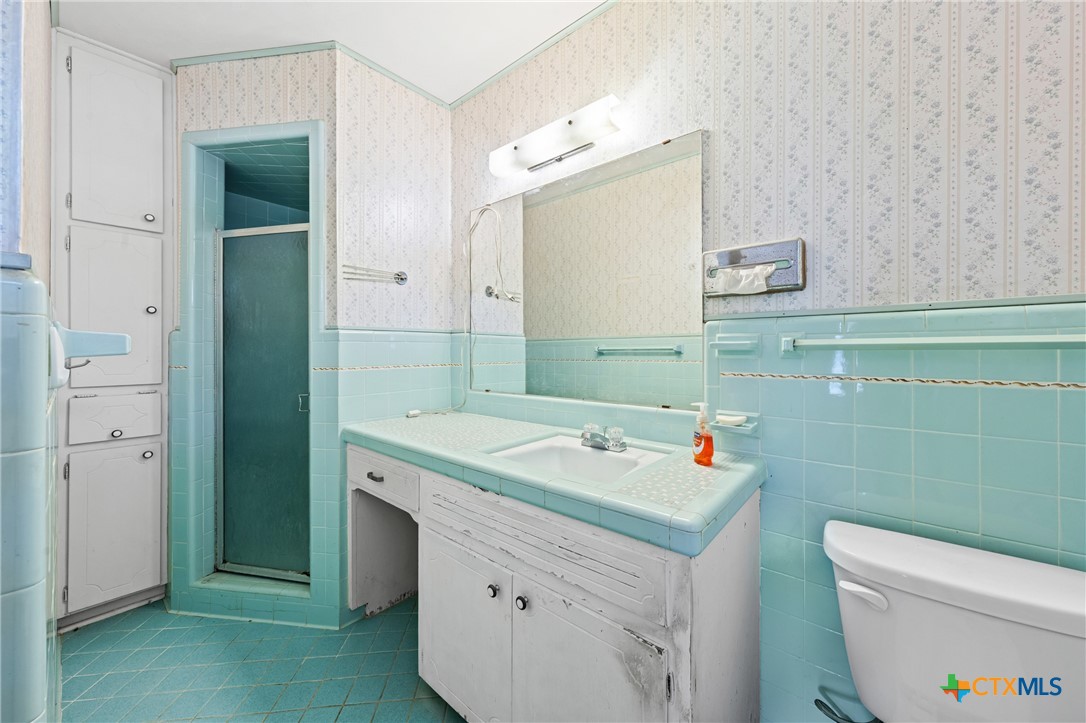 3114 Pecan Drive Temple, TX 76502 - Photo 24 of 32 a bathroom with a sink toilet and shower