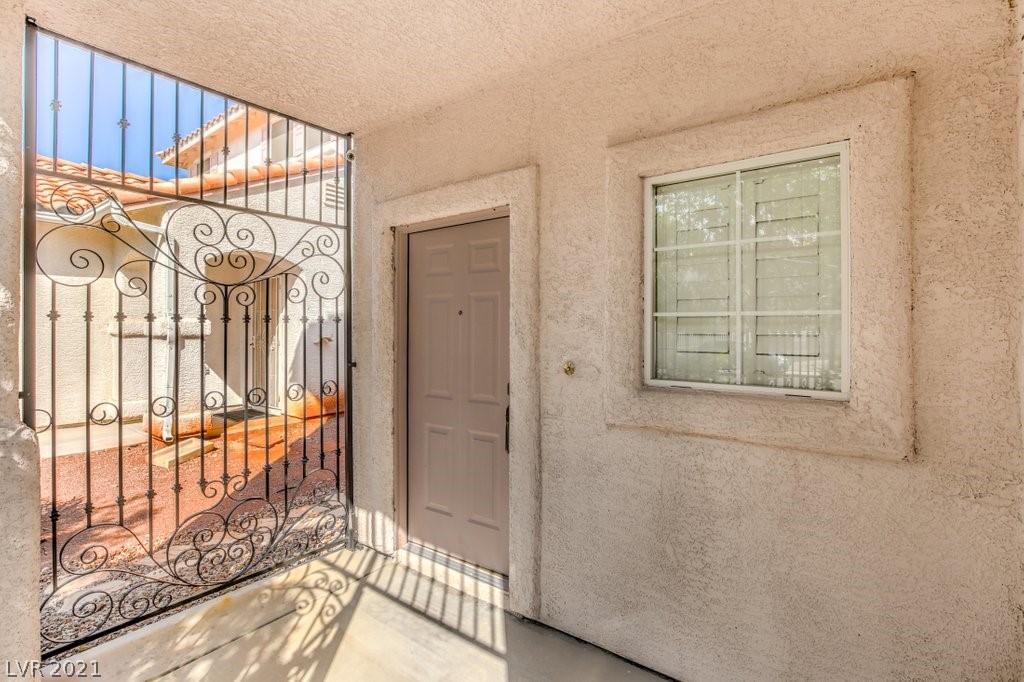 4330 Spruce Grove Street Las Vegas, NV 89147 - Photo 5 of 34