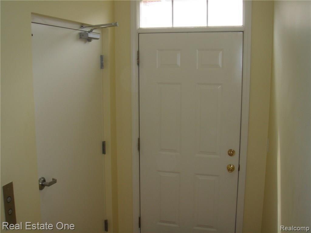 1429 Raliegh Place, Unit 99 Troy, MI 48084 - Photo 3 of 22