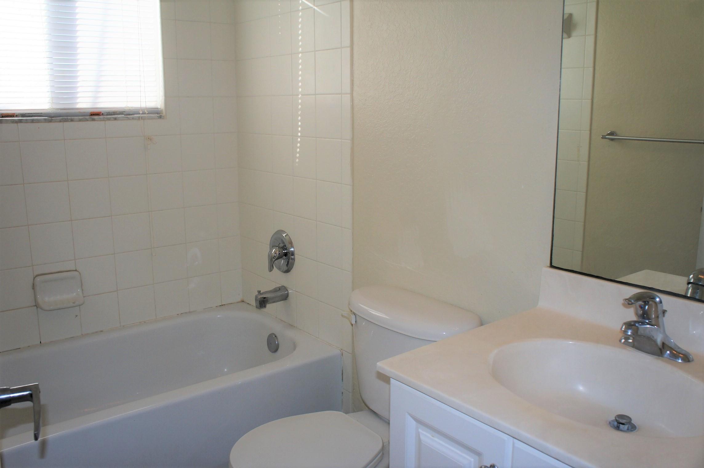 1994 Alamanda Way Riviera Beach, FL 33404 - Photo 13 of 24 DSC03097