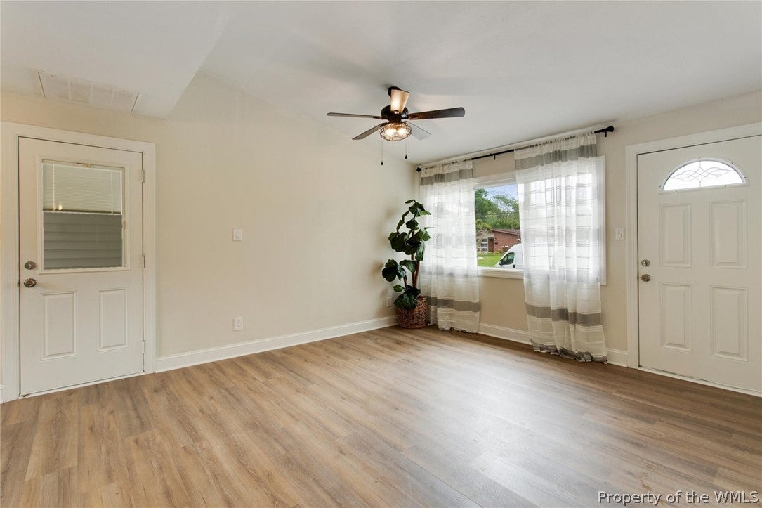 437 Cummings Road Virginia Beach, VA 23452 - Photo 6 of 32 Gallery Image 6