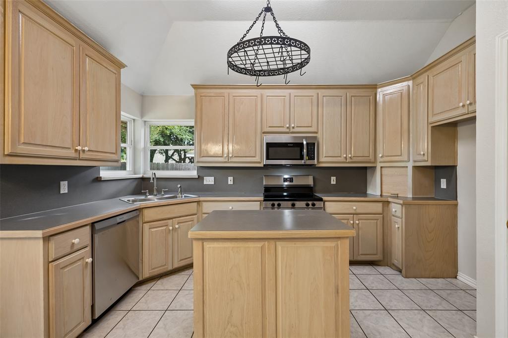 216 Point Circle Pilot Point, TX 76258 - Photo 10 of 25 Gallery Image 10
