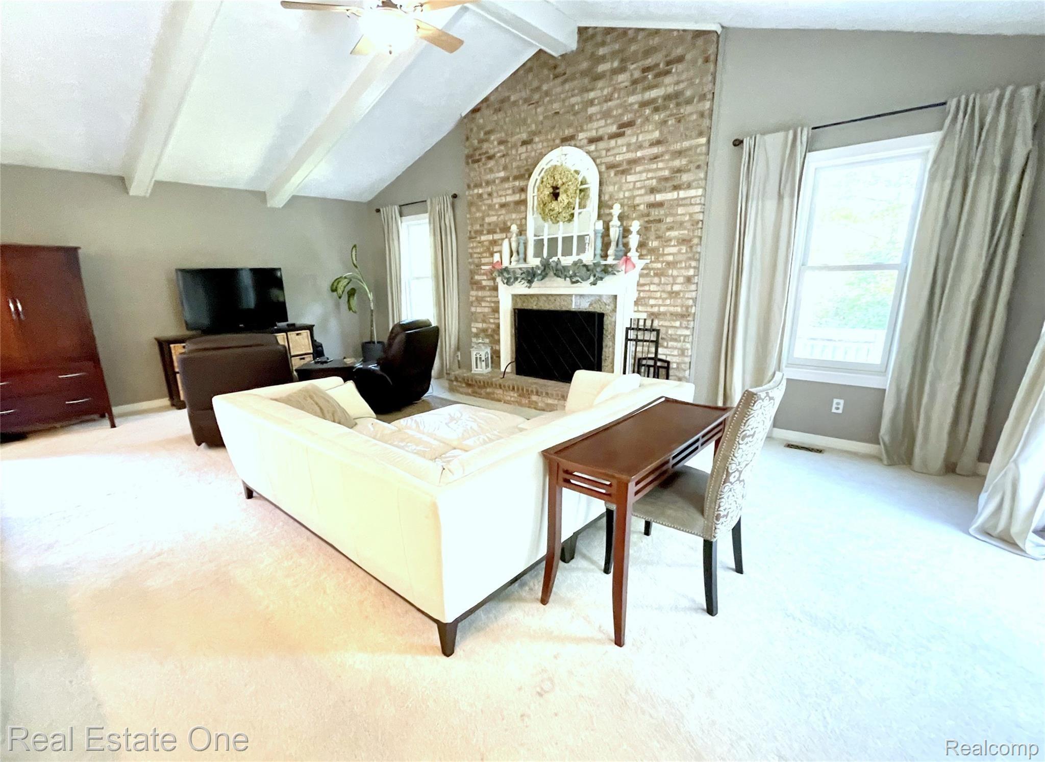 2690 Winter Park Road Rochester, MI 48309 - Photo 20 of 39 New Mantle