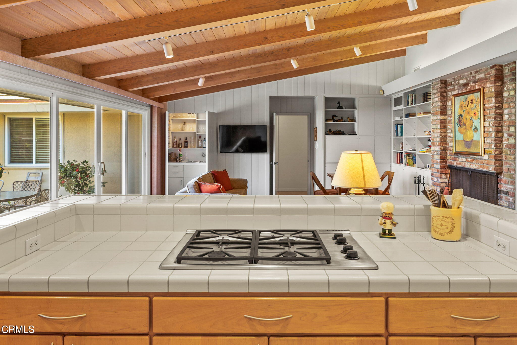 425 Devonshire Drive Oxnard, CA 93030 - Photo 23 of 57 23-web-or-mls-UpmarketMedia_425Dev-37