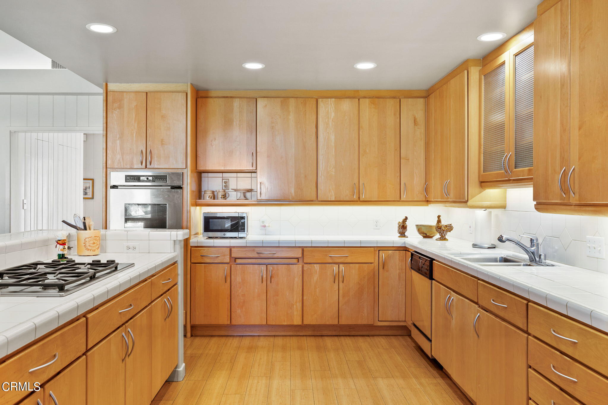 425 Devonshire Drive Oxnard, CA 93030 - Photo 24 of 57 24-web-or-mls-UpmarketMedia_425Dev-34