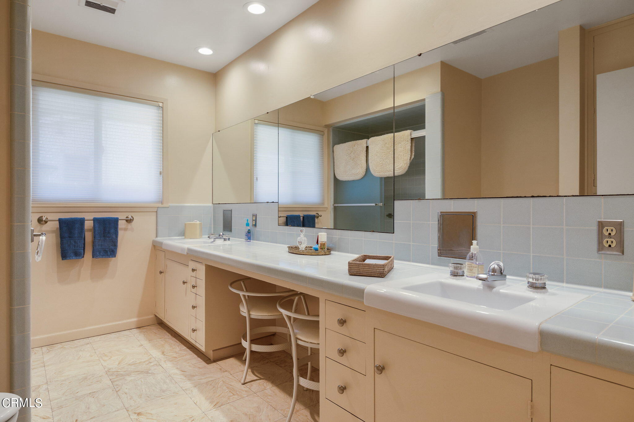 425 Devonshire Drive Oxnard, CA 93030 - Photo 30 of 57 30-web-or-mls-UpmarketMedia_425Dev-12