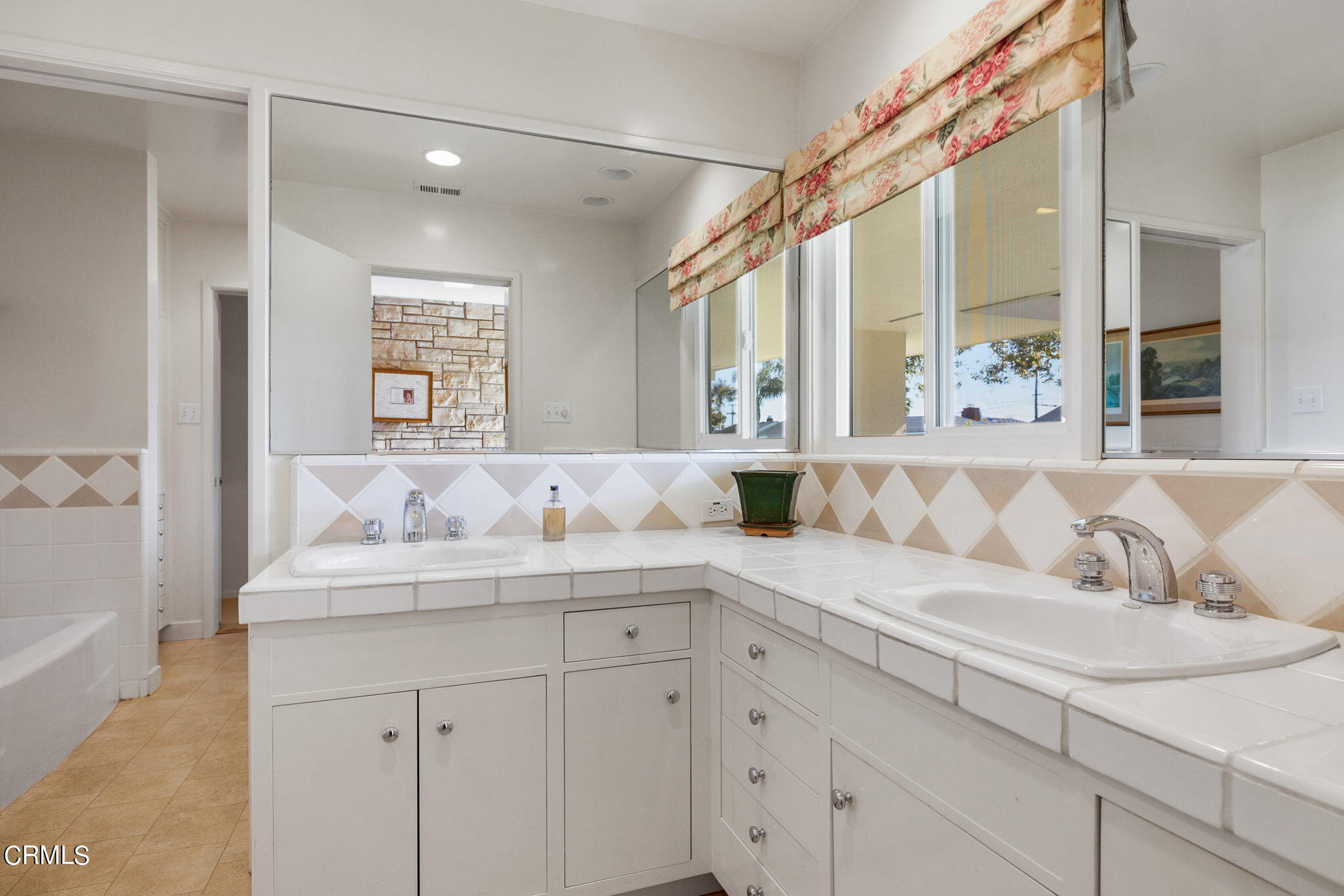 425 Devonshire Drive Oxnard, CA 93030 - Photo 34 of 57 34-web-or-mls-UpmarketMedia_425Dev-21