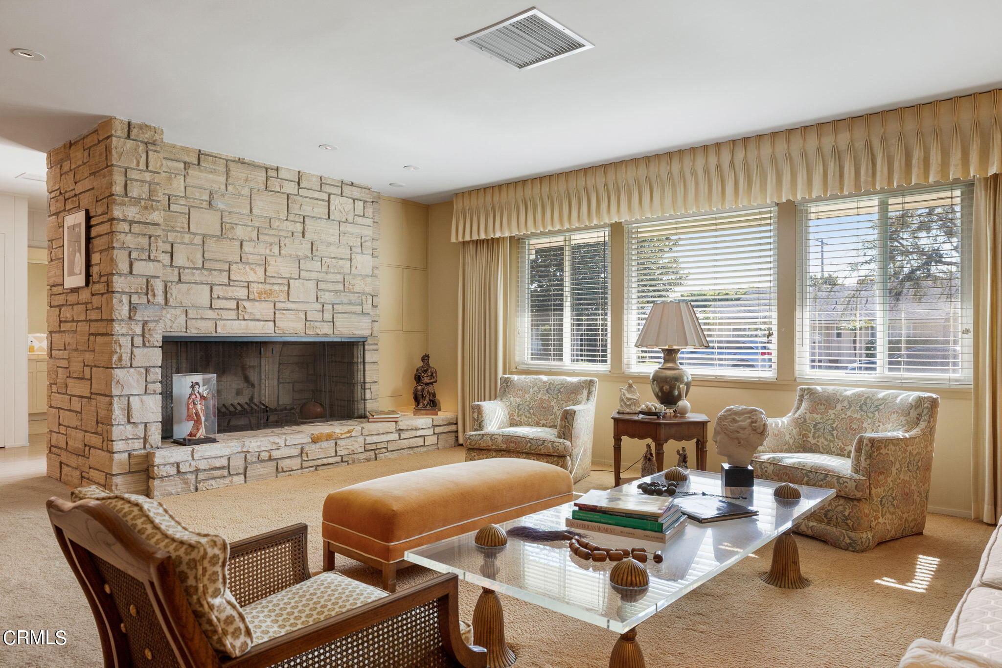 425 Devonshire Drive Oxnard, CA 93030 - Photo 8 of 57 8-web-or-mls-UpmarketMedia_425Dev-2