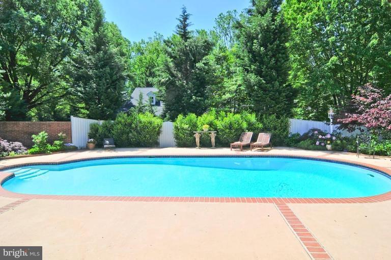980 Spencer Road McLean, VA 22102 - Photo 14 of 19 Swimming Pool