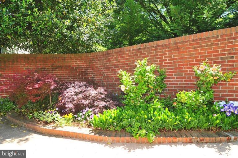 980 Spencer Road McLean, VA 22102 - Photo 17 of 19 Exterior #3