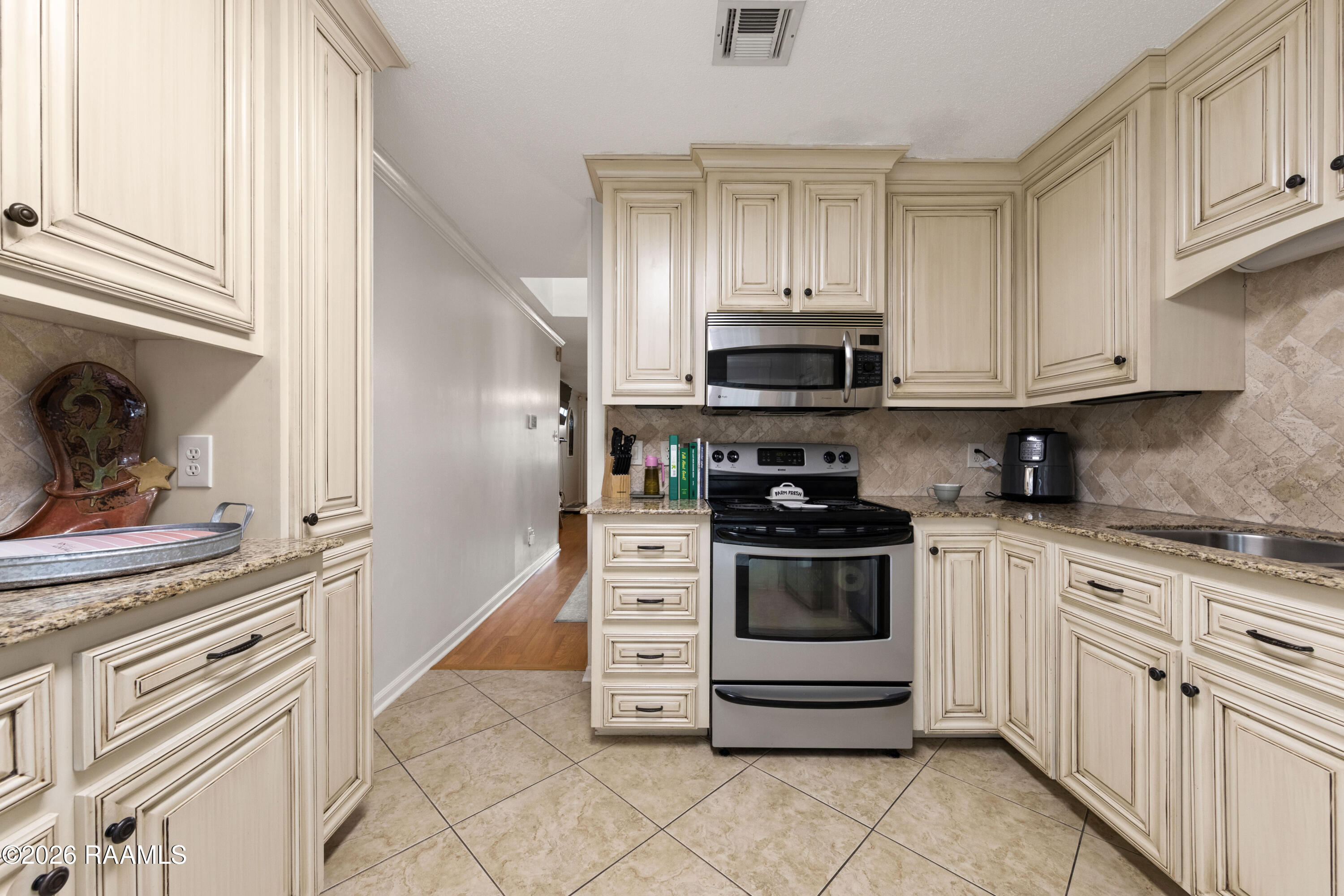 110 South Beadle Road Lafayette, LA 70508 - Photo 9 of 26 110SBeadle-30