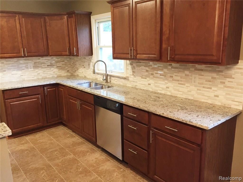 4238 Wakefield Road Berkley, MI 48072 - Photo 3 of 20