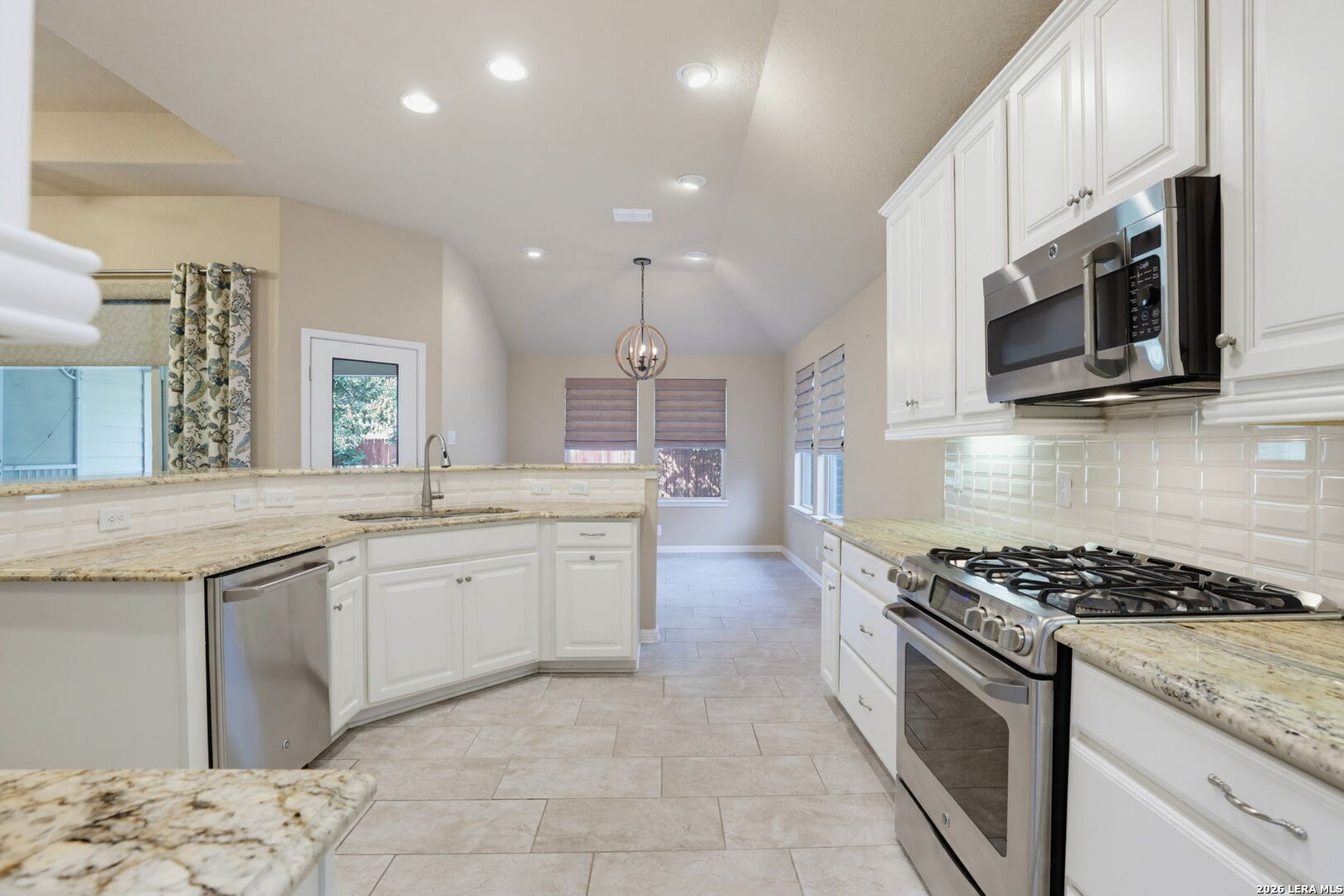 30632 Holstein Road Bulverde, TX 78163 - Photo 6 of 16