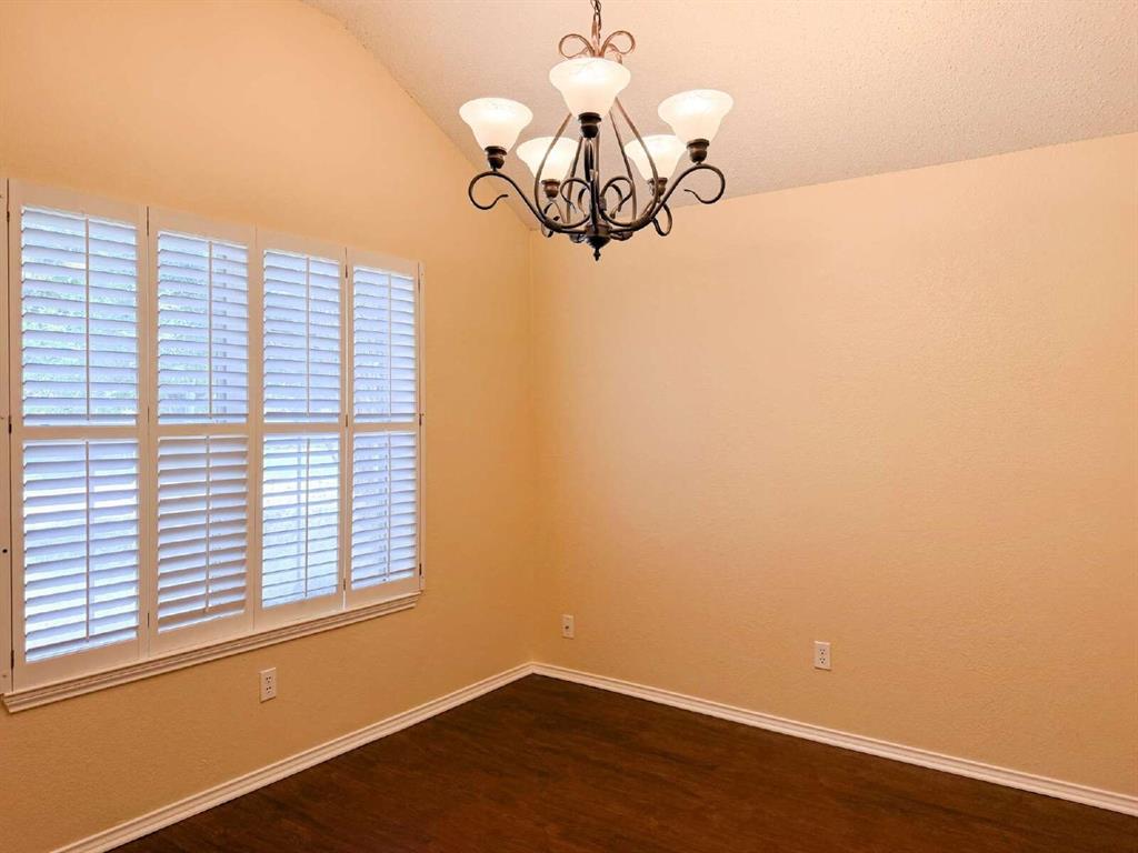 833 Edgehill Road Burleson, TX 76028 - Photo 5 of 28 Gallery Image 5