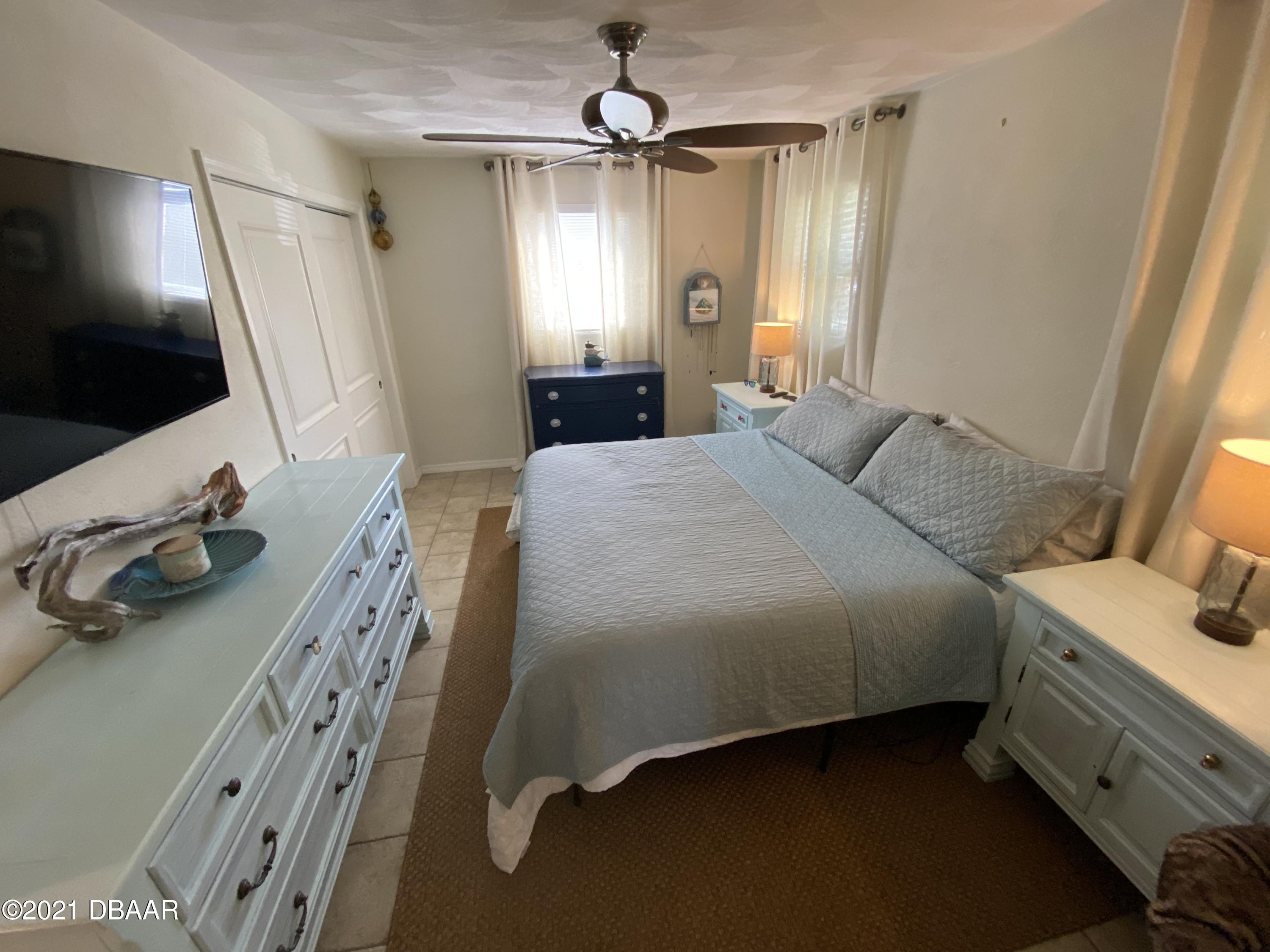2169 Nottingham Road South Daytona, FL 32119 - Photo 6 of 13 interior must change