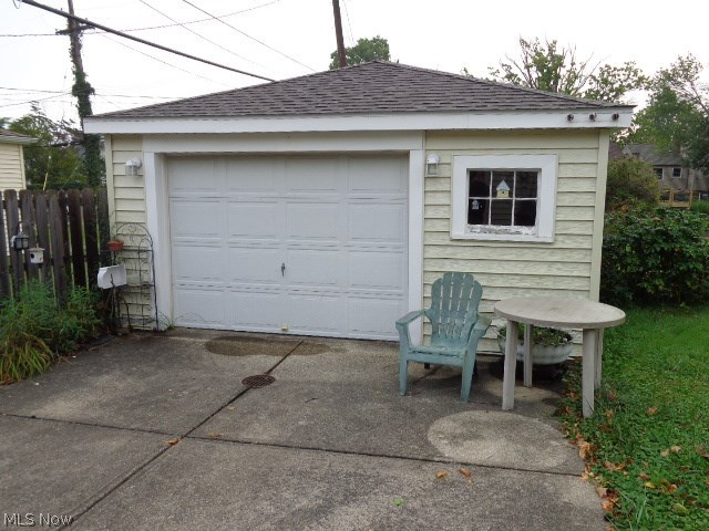 6451 Keltonshire Road Parma, OH 44129 - Photo 3 of 19 Garage
