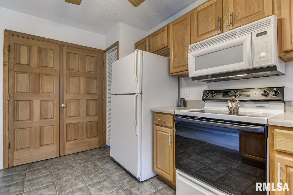 6 Juniper Lane Springfield, IL 62704 - Photo 11 of 34 Gallery Image 11