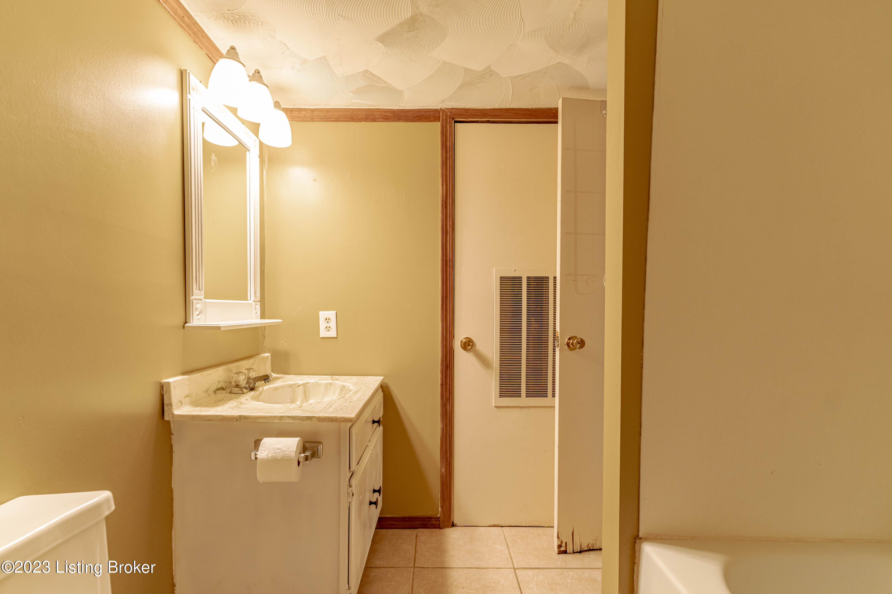 4919 Cane Run Road Louisville, KY 40216 - Photo 44 of 48 DSC05867