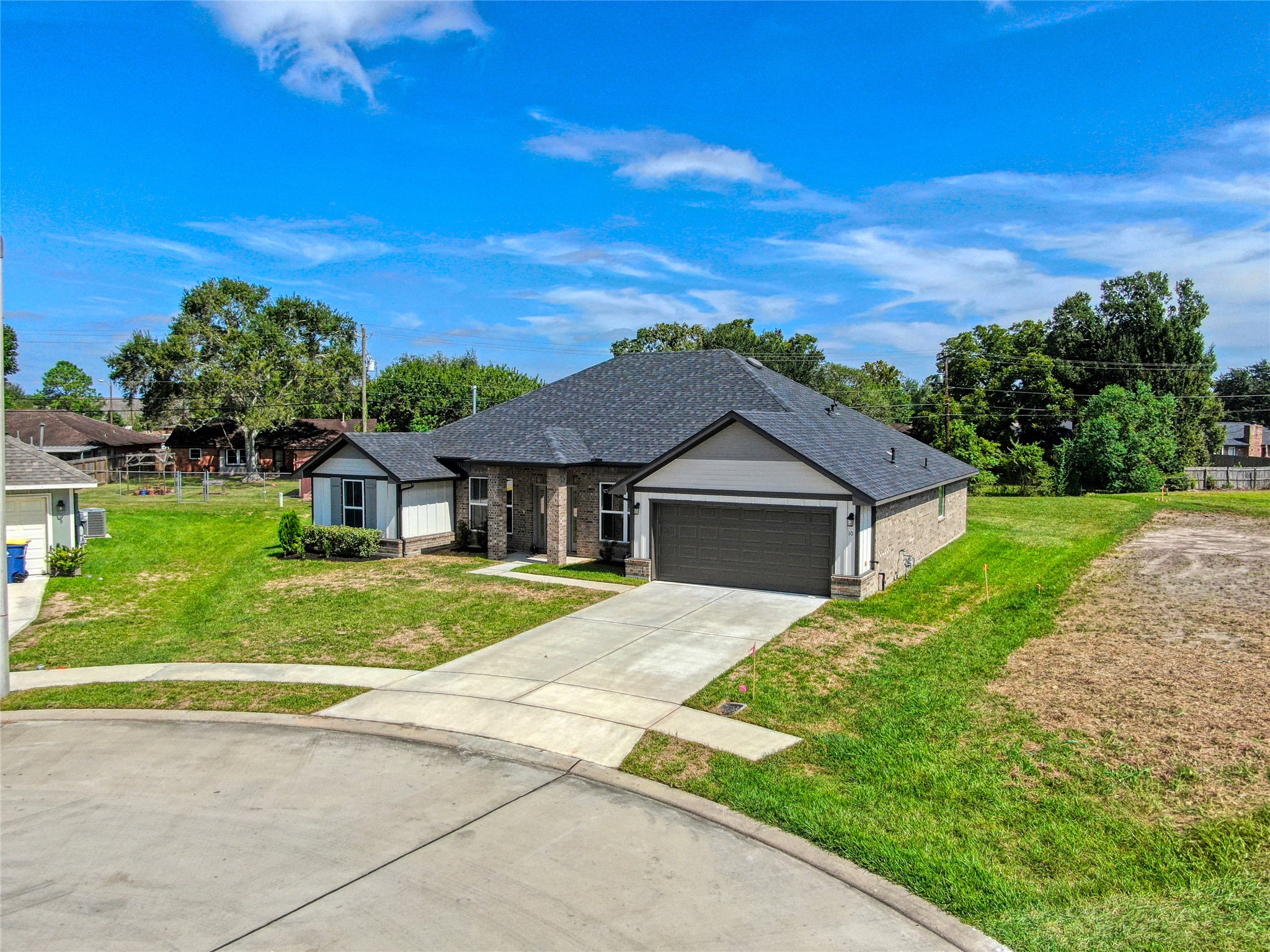 10 Gemstone Court Angleton, TX 77515 - Photo 25 of 26 Gallery Image 25