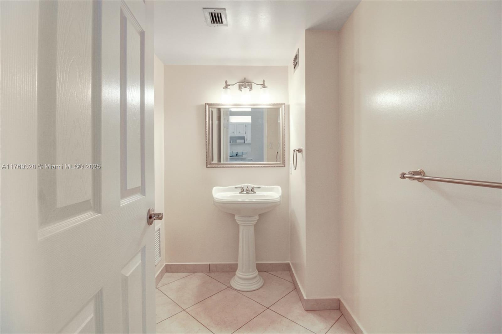 18011 Biscayne Boulevard, Unit 1103 Aventura, FL 33160 - Photo 11 of 23