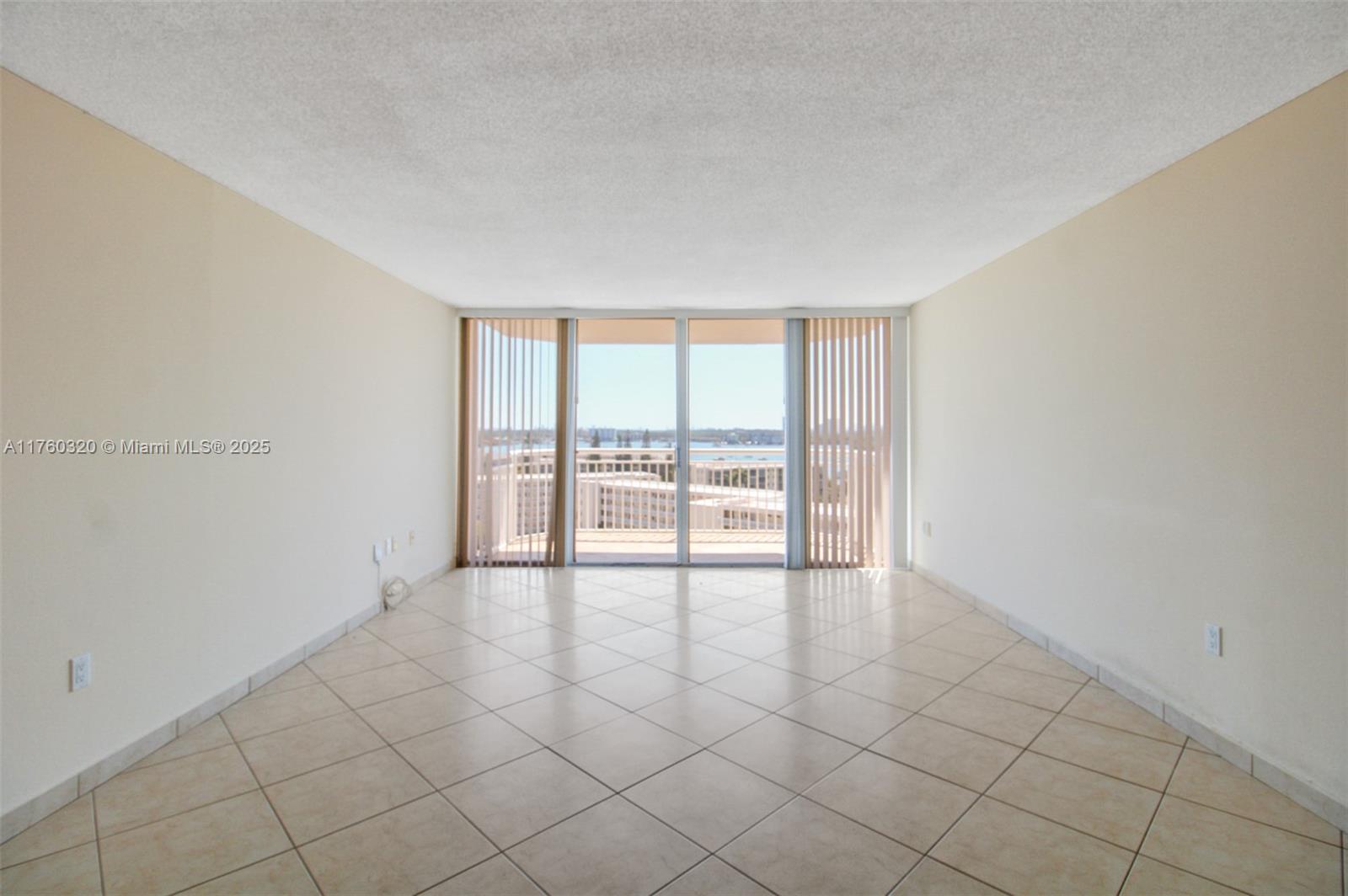 18011 Biscayne Boulevard, Unit 1103 Aventura, FL 33160 - Photo 4 of 23