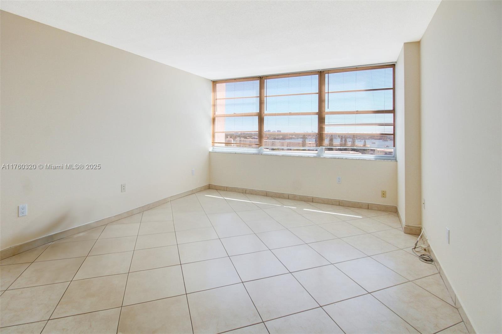 18011 Biscayne Boulevard, Unit 1103 Aventura, FL 33160 - Photo 8 of 23