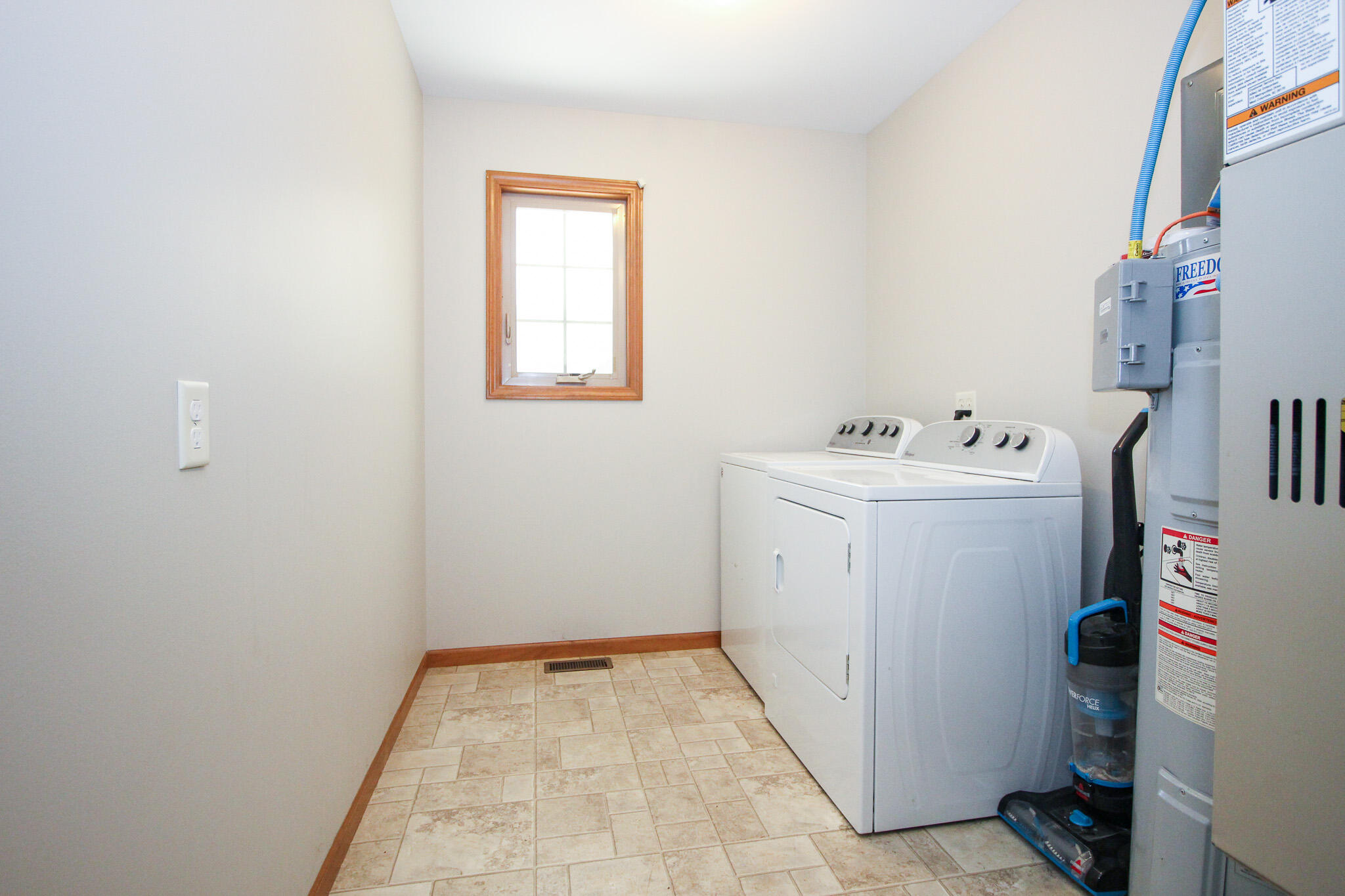 11546 Georgetown Drive Demotte, IN 46310 - Photo 19 of 25 2048x1365