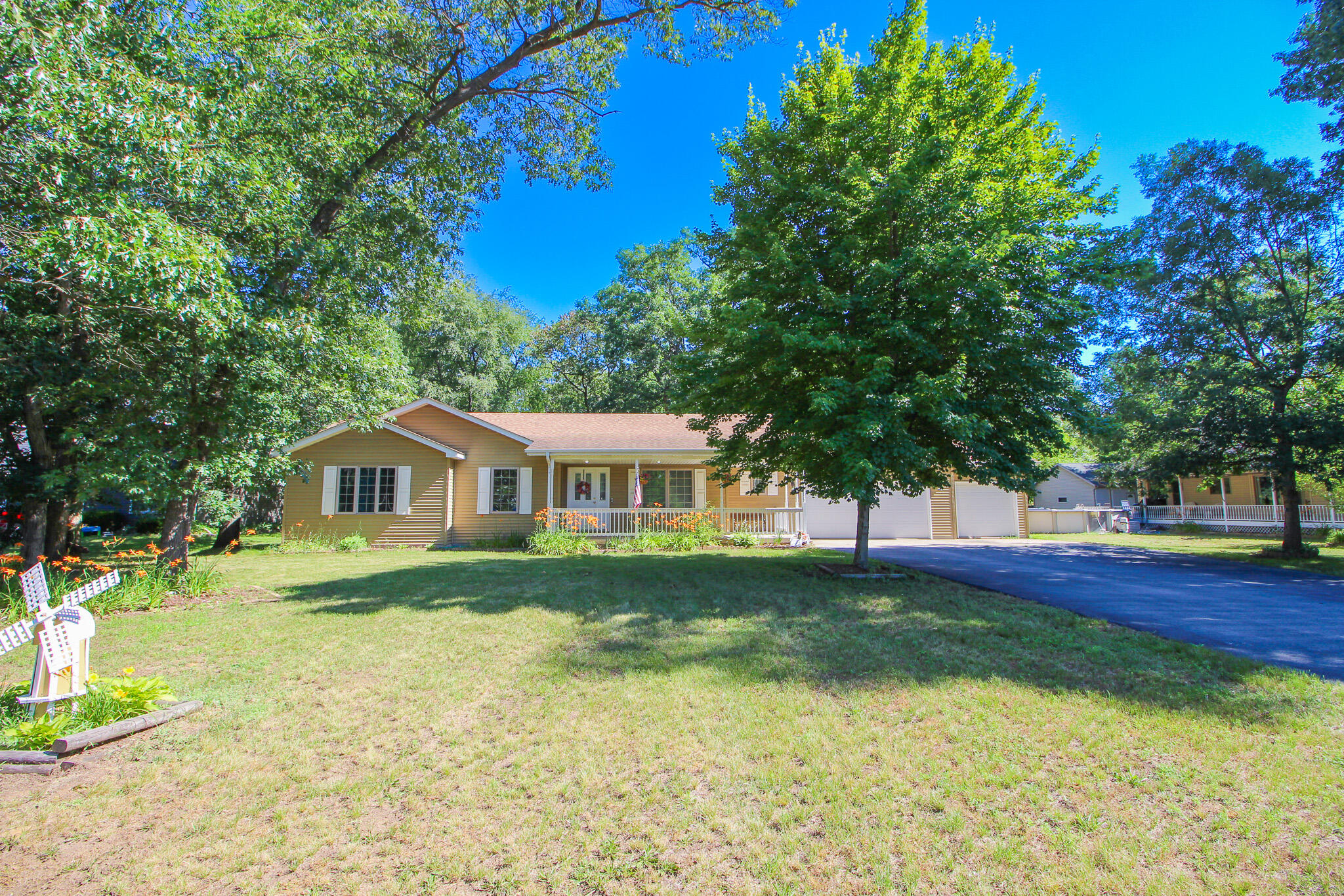 11546 Georgetown Drive Demotte, IN 46310 - Photo 2 of 25 2048x1365