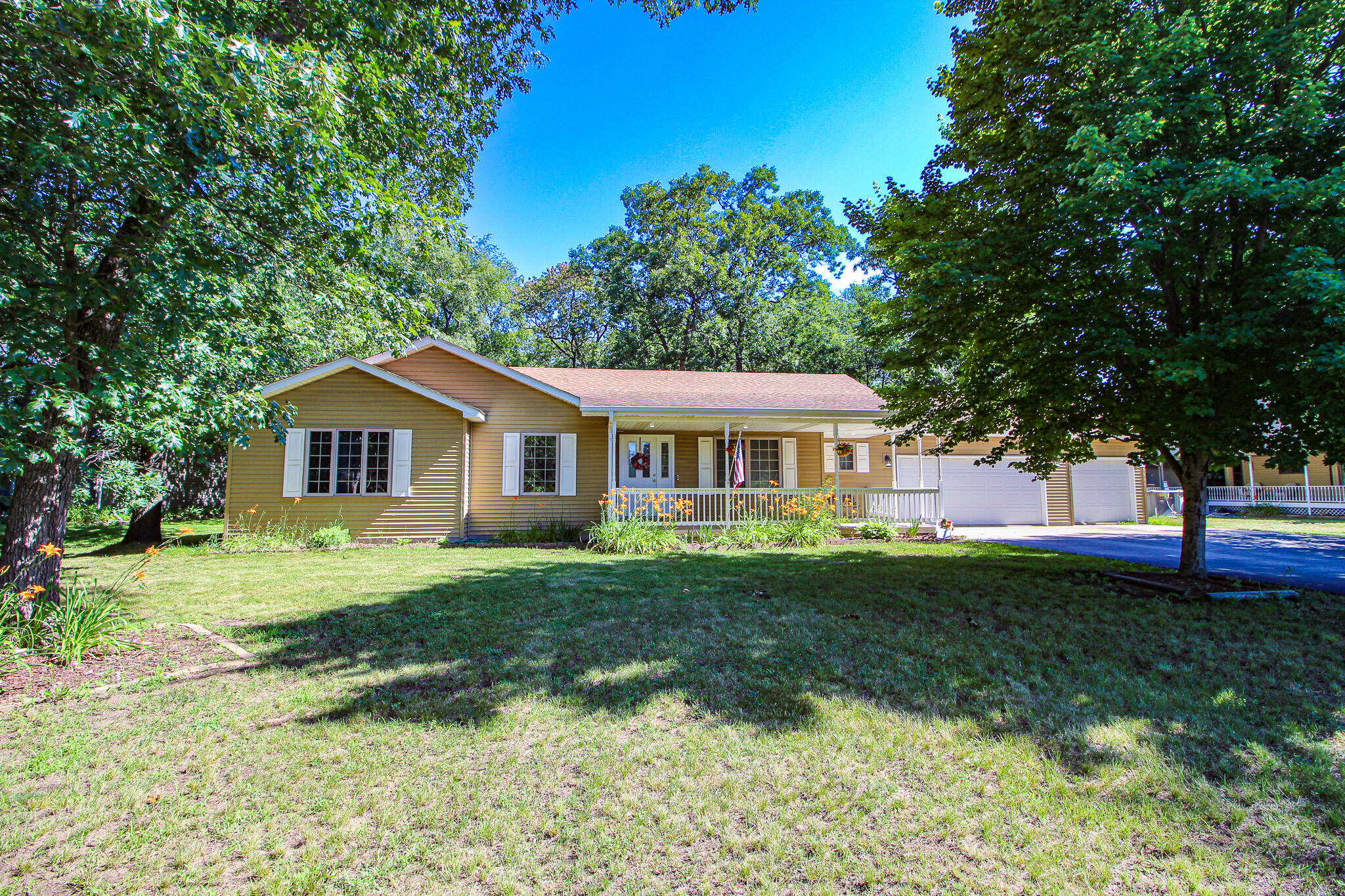 11546 Georgetown Drive Demotte, IN 46310 - Photo 21 of 25 2048x1365