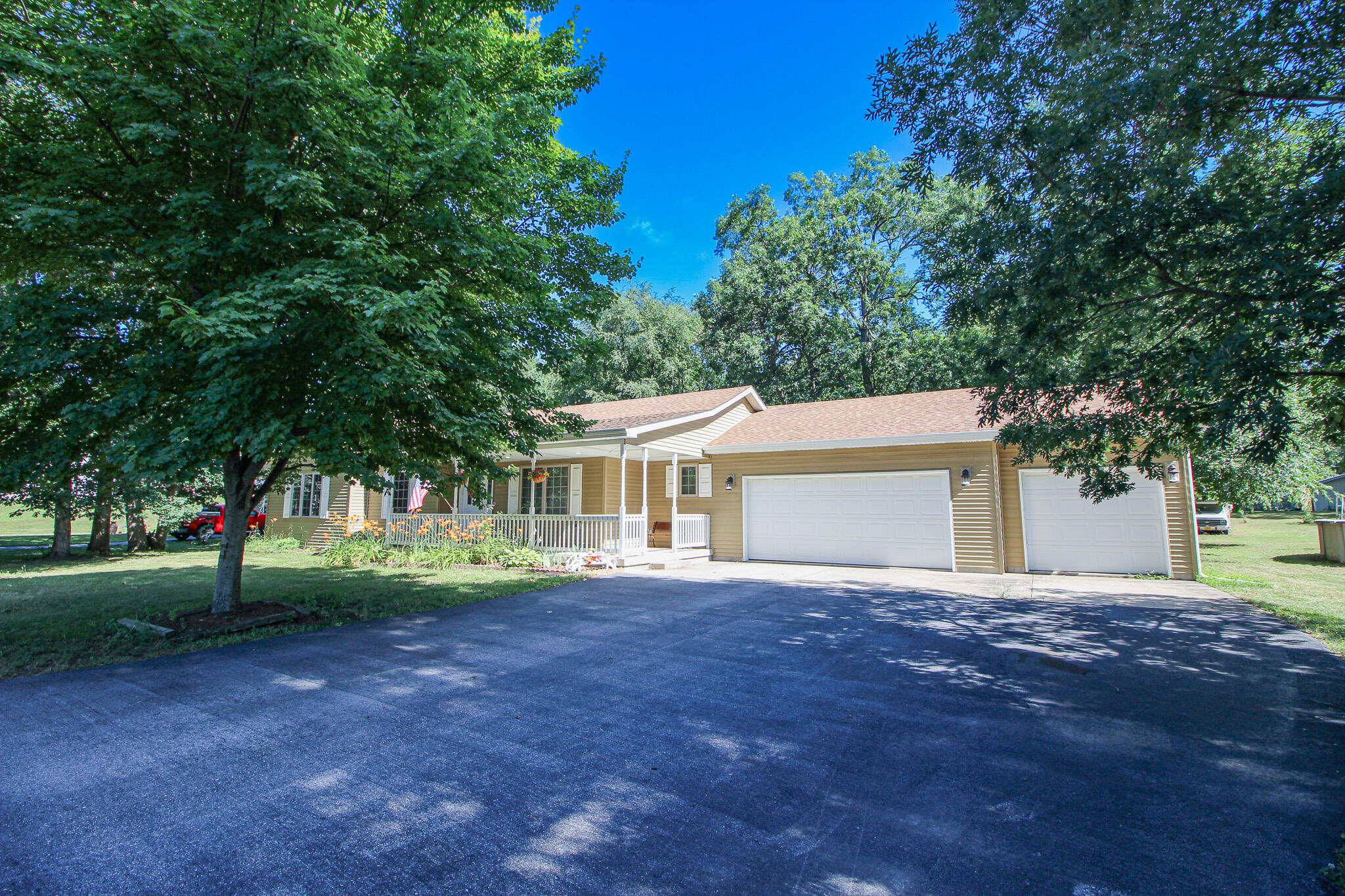 11546 Georgetown Drive Demotte, IN 46310 - Photo 3 of 25 2048x1365