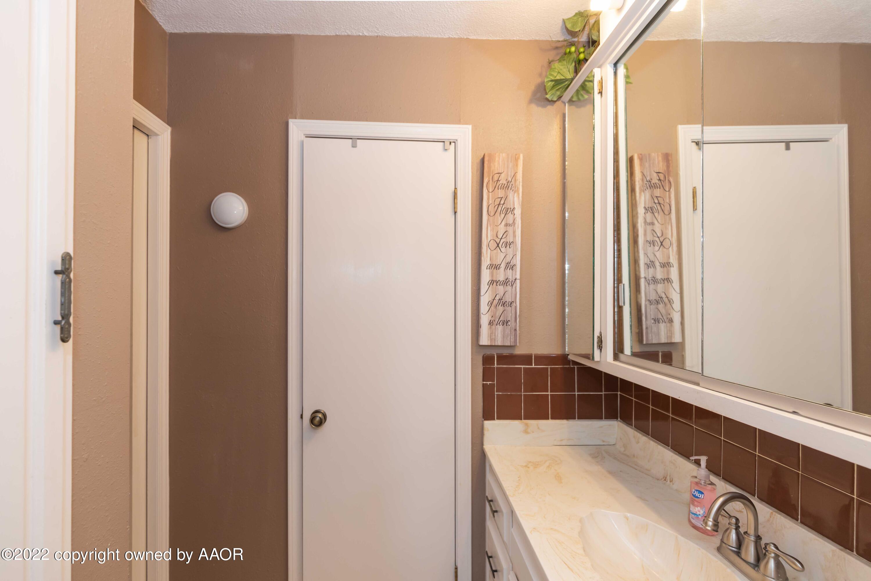5203 While A Way Road Amarillo, TX 79109 - Photo 29 of 49 MASTER BATH VIEW 1