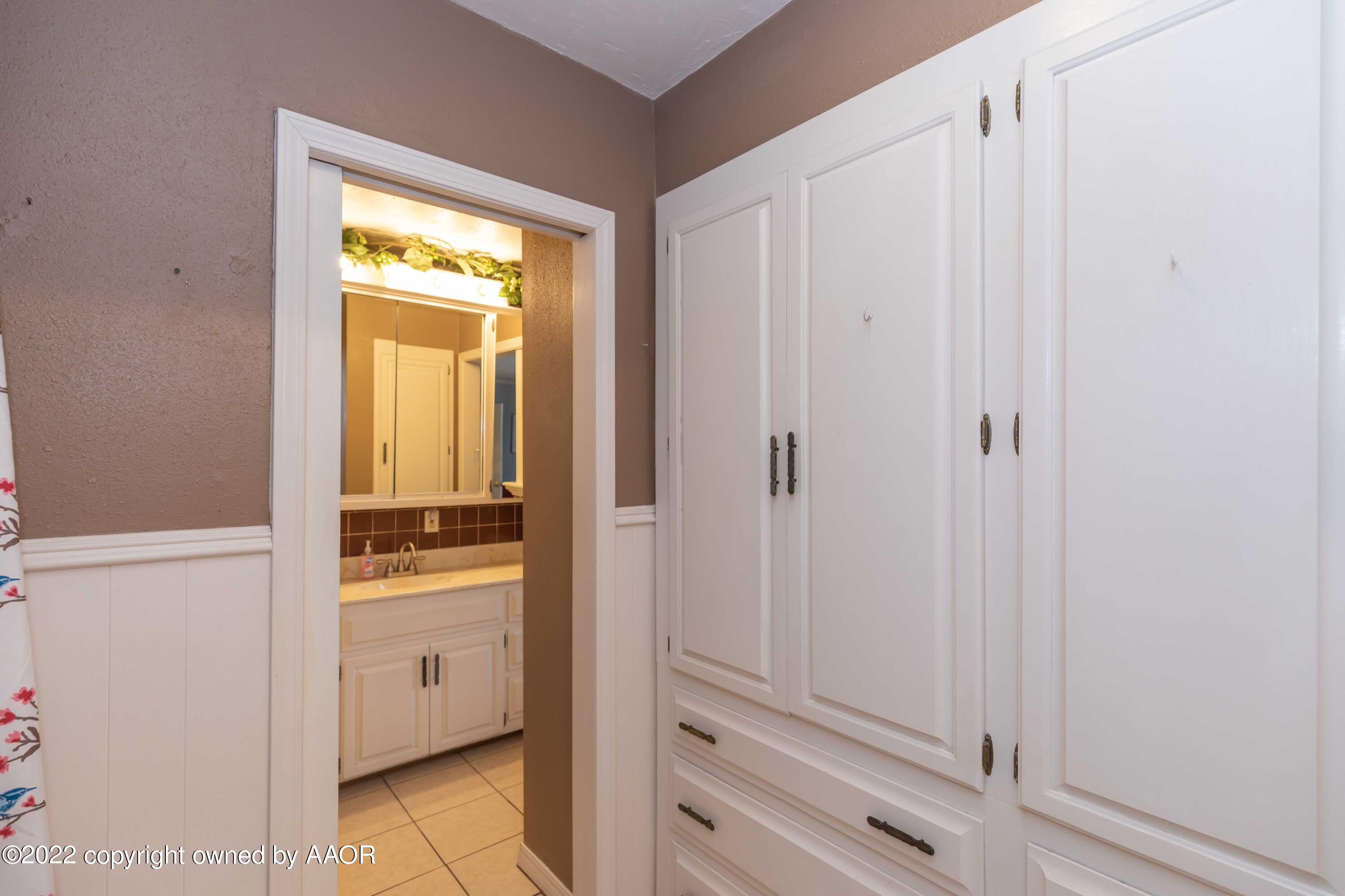 5203 While A Way Road Amarillo, TX 79109 - Photo 31 of 49 MASTER BATH VIEW 3