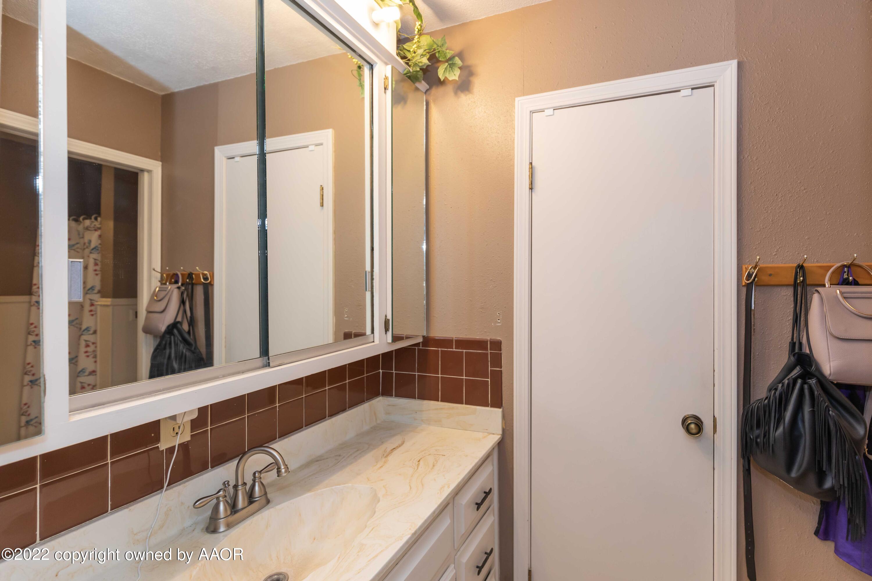 5203 While A Way Road Amarillo, TX 79109 - Photo 32 of 49 MASTER BATH VIEW 4