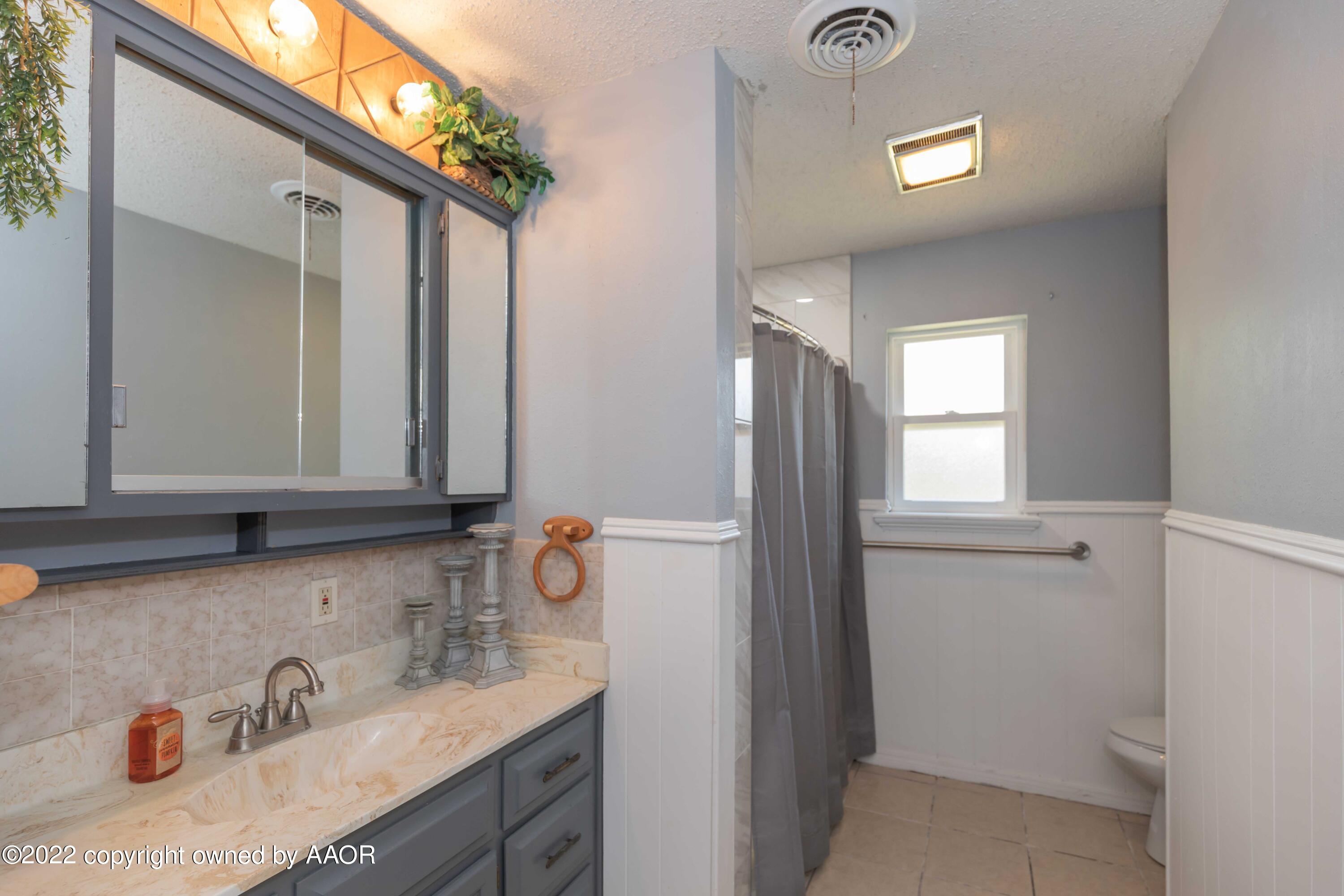 5203 While A Way Road Amarillo, TX 79109 - Photo 35 of 49 BATHROOM 2 VIEW 1