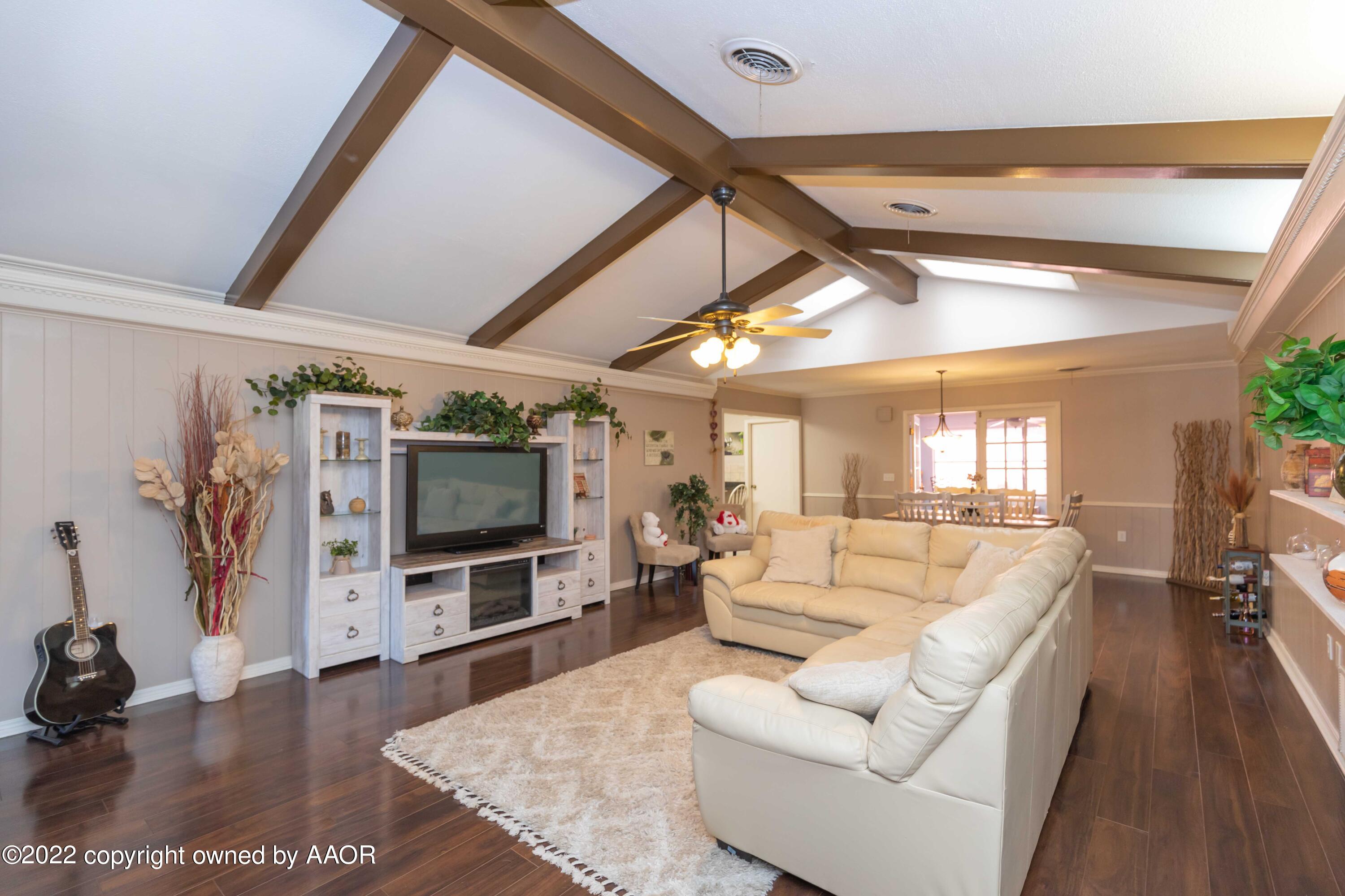 5203 While A Way Road Amarillo, TX 79109 - Photo 10 of 49 LIVING ROOM VIEW 3